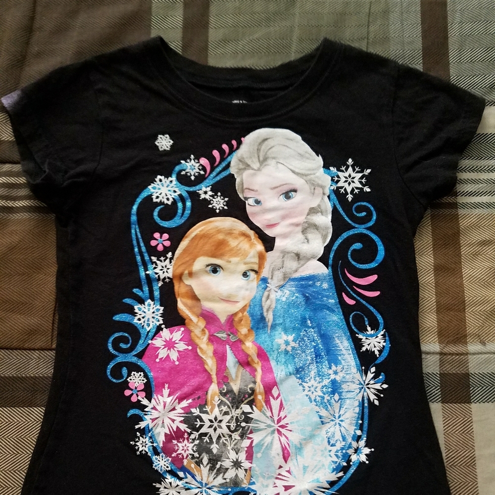 A else and Anna black shirt